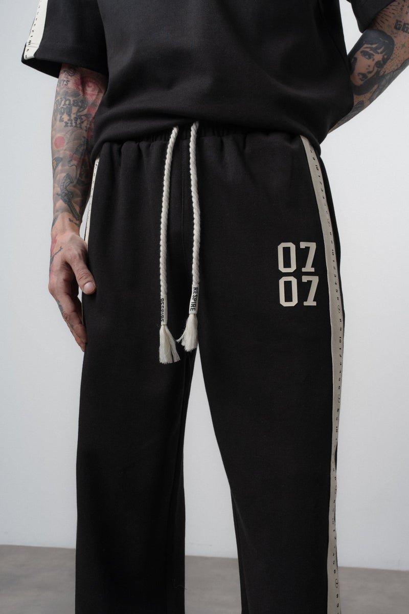 RESPIRE Men's 07 Striped Baggy Sweatpants Black - Image 5