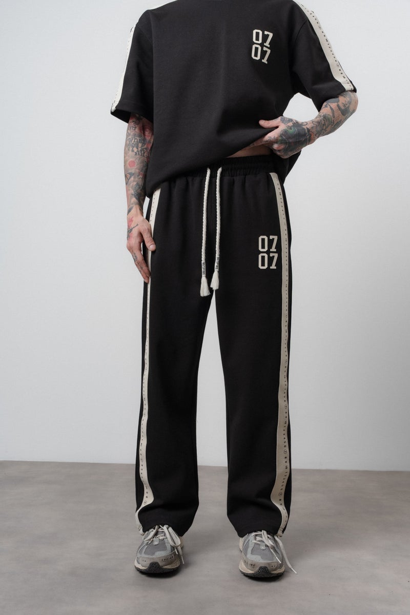 RESPIRE Men's 07 Striped Baggy Sweatpants Black - Image 1