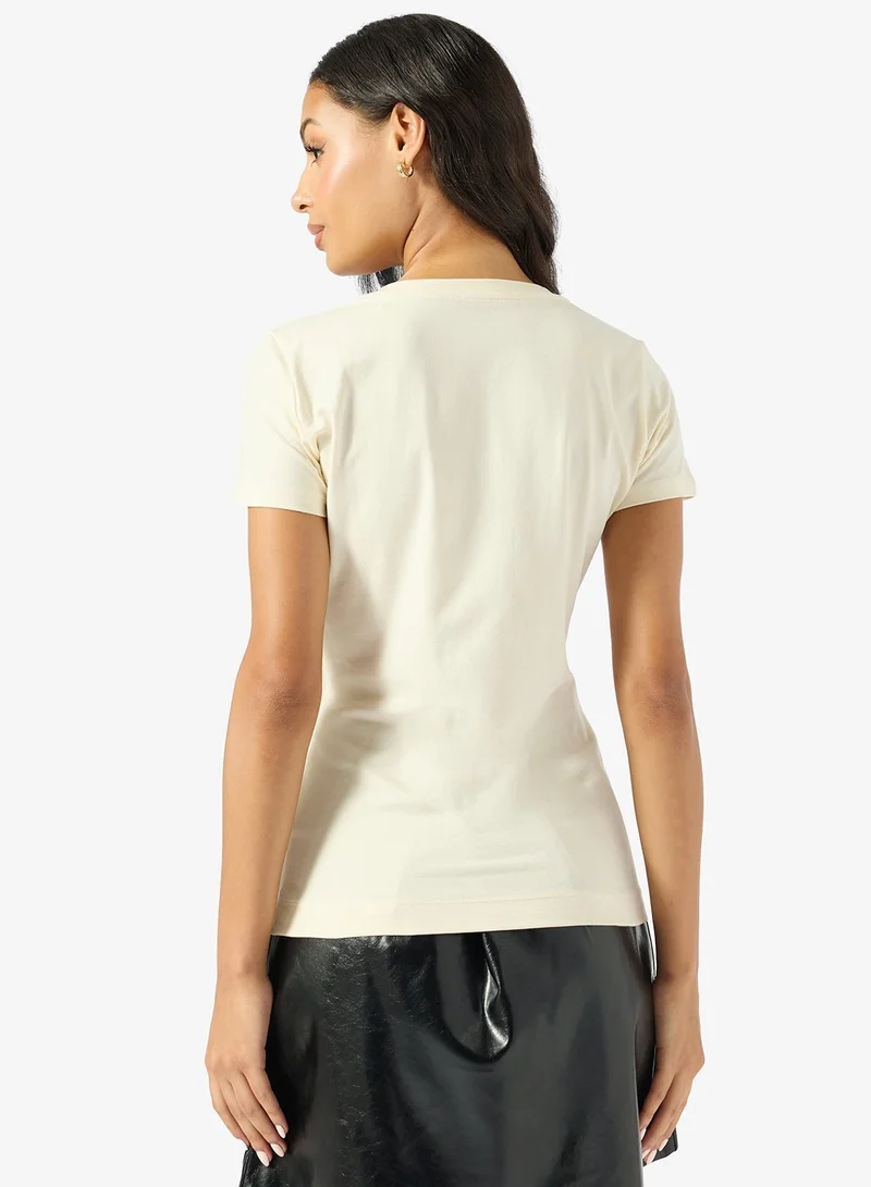 GUESS Leo Triangle Crew Neck Short Sleeve T-Shirt