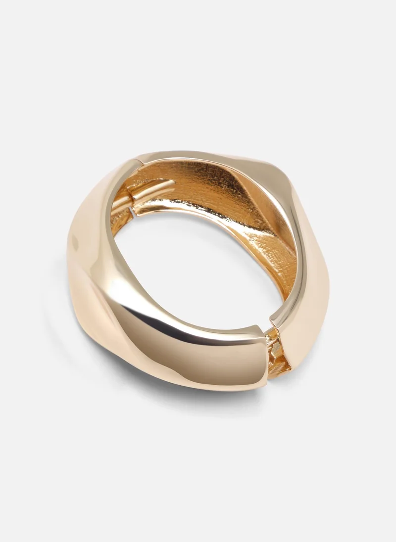 Lichi Voluminous bracelet made from bent metal