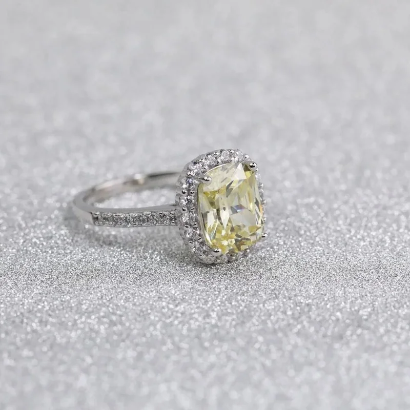 BUCKLEY LONDON BUCKLEY LONDON THE FLAWLESS COLLECTION - CANARY SPARKLE RECTANGULAR CUSHION RING