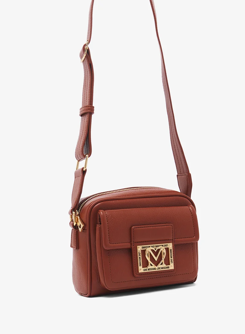 لوف موسكينو Flap over crossbody