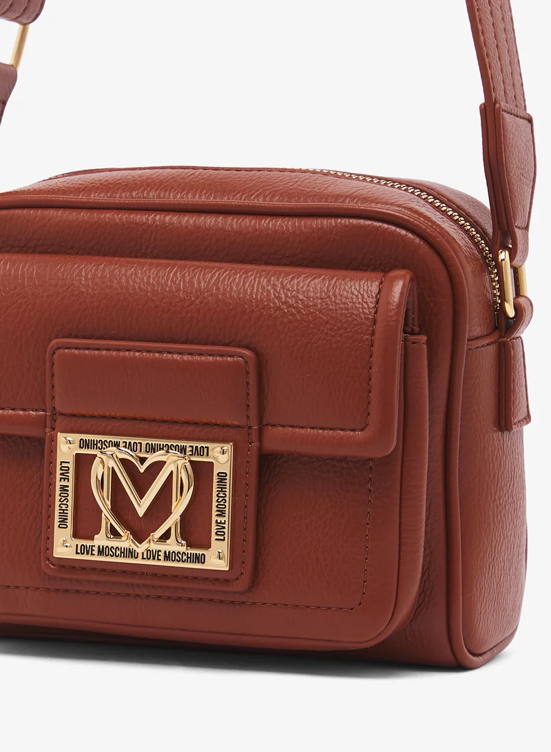 لوف موسكينو Flap over crossbody