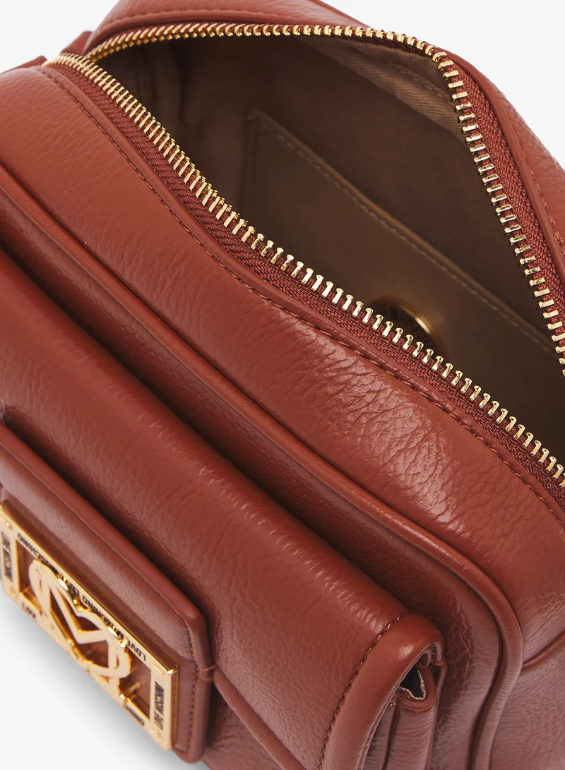 لوف موسكينو Flap over crossbody