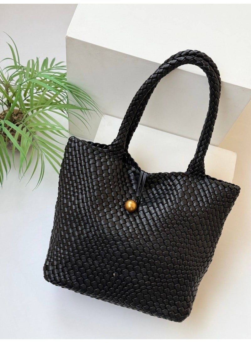 PACIFIC Women's shoulder bag with dimensions and sizes suitable for storage of the finest leather materials with a distinctive closure and adjustable hands - Image 1