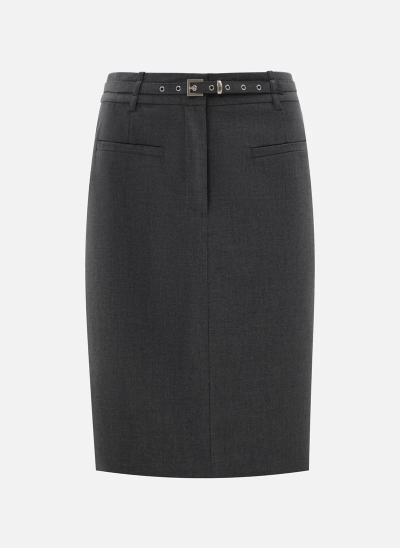 ليتشي تنورة قصيرة بطول الركبة مع جيوب جانبية مقلدة وحزام