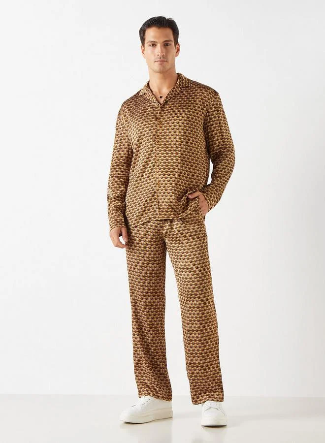 Emperor Emperor All-Over Print Pants with Drawstring Closure and Pockets