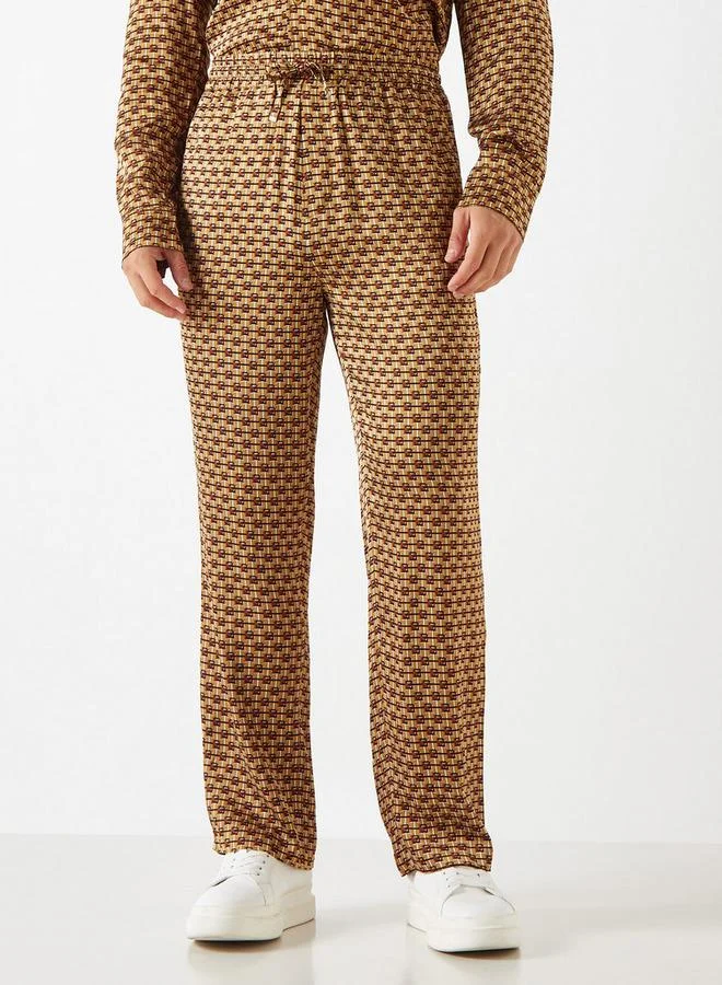 Emperor Emperor All-Over Print Pants with Drawstring Closure and Pockets