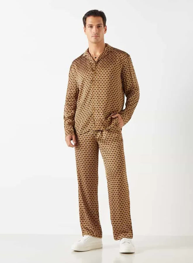 Emperor Emperor All-Over Print Pants with Drawstring Closure and Pockets