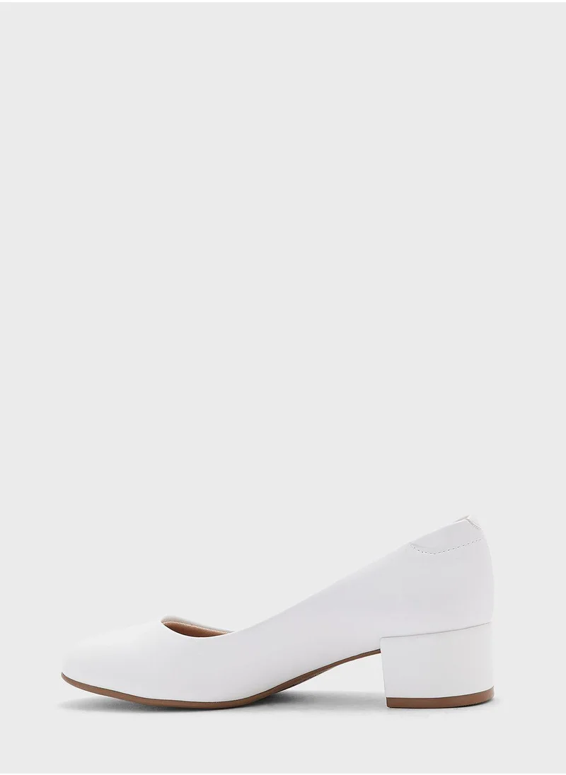 Beira Rio Ankle Strap Low Heel Pumps