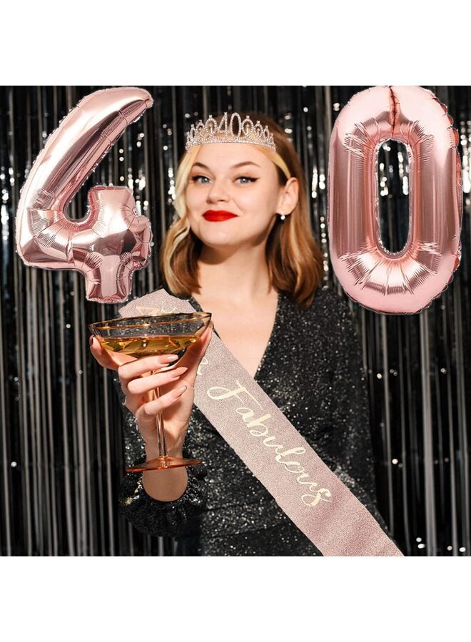 زينة عيد الميلاد، بما في ذلك زينة كعكة عيد الميلاد الأربعين، وشاح الملكة مع دبوس، تاج أحجار الراين الجميل، مجموعة شموع وبالونات رقمية، لون ذهبي وردي - Image 3