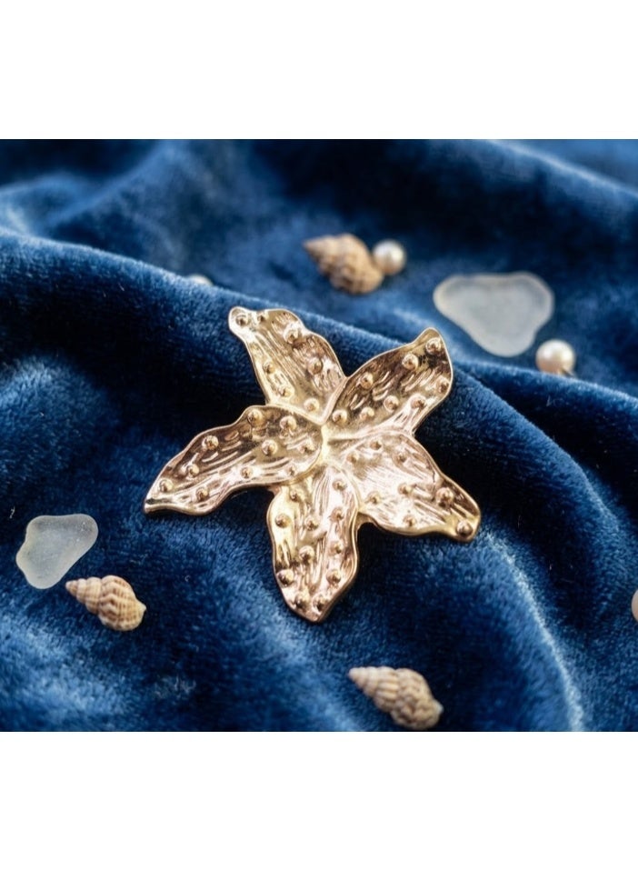 Elegant brooch for women that adds a luxurious touch; available in four assorted designs with a gold finish. - Image 4