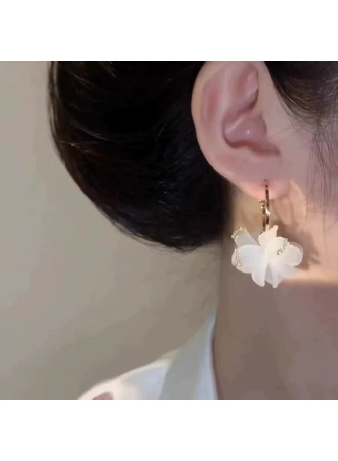 Goolsky أقراط بتلات أكريليك أنيقة فرنسية للنساء – مجوهرات دائرية زهرية بسيطة، بتلات أكريليك خفيفة الوزن ومضادة للحساسية، للارتداء اليومي مع الملابس الكاجوال المكتبية - Image 5