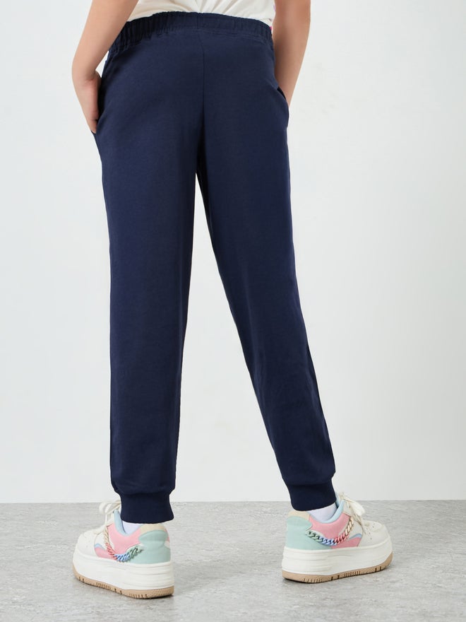 Styli Teen Girls Solid Joggers with Badge - Image 4