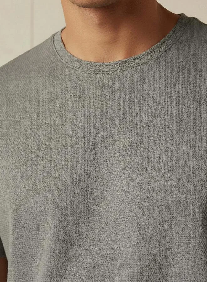 Iconic Iconic Men Slim Fit Crew Neck Short Sleeves Popcorn Textured T shirt