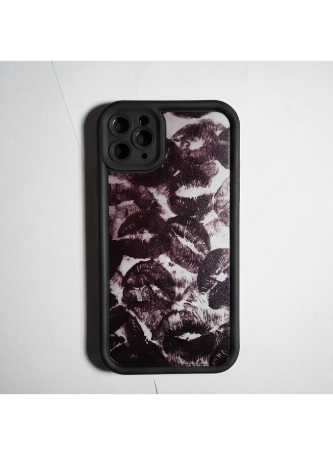 جراب حماية خلفي بتصميم شفاه لهاتف iPhone 11 لون أسود - Image 1