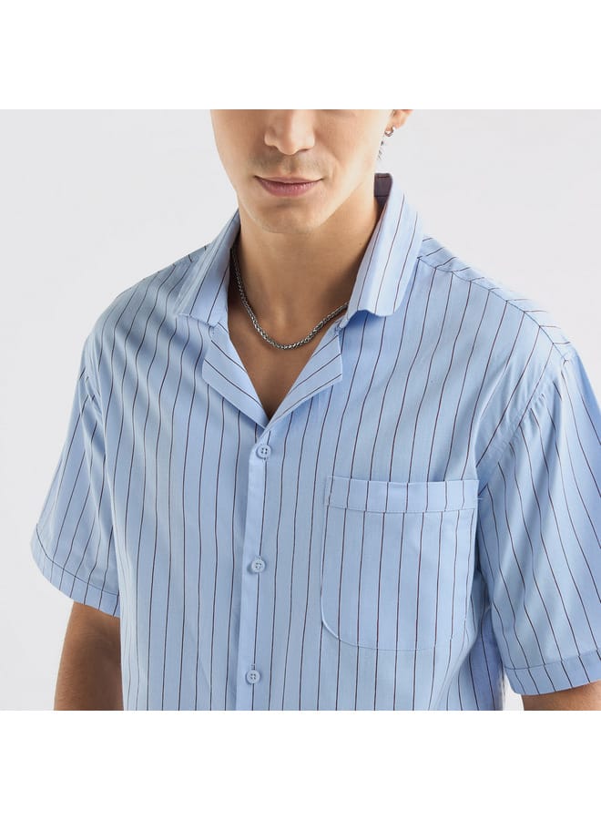 سبلاش فيڤ قميص مخطط بقصة عادية وبأكمام قصيرة وياقة كامب - Image 4