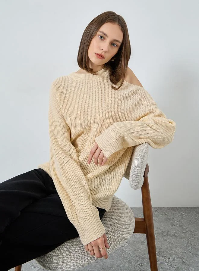 ستايلي سويتر محبوك بأكتاف مكشوفة