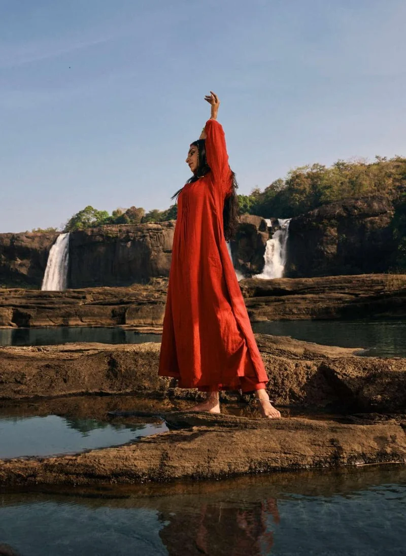 ترو برونز طقم كورتا وبنطلون قطن كاروت من