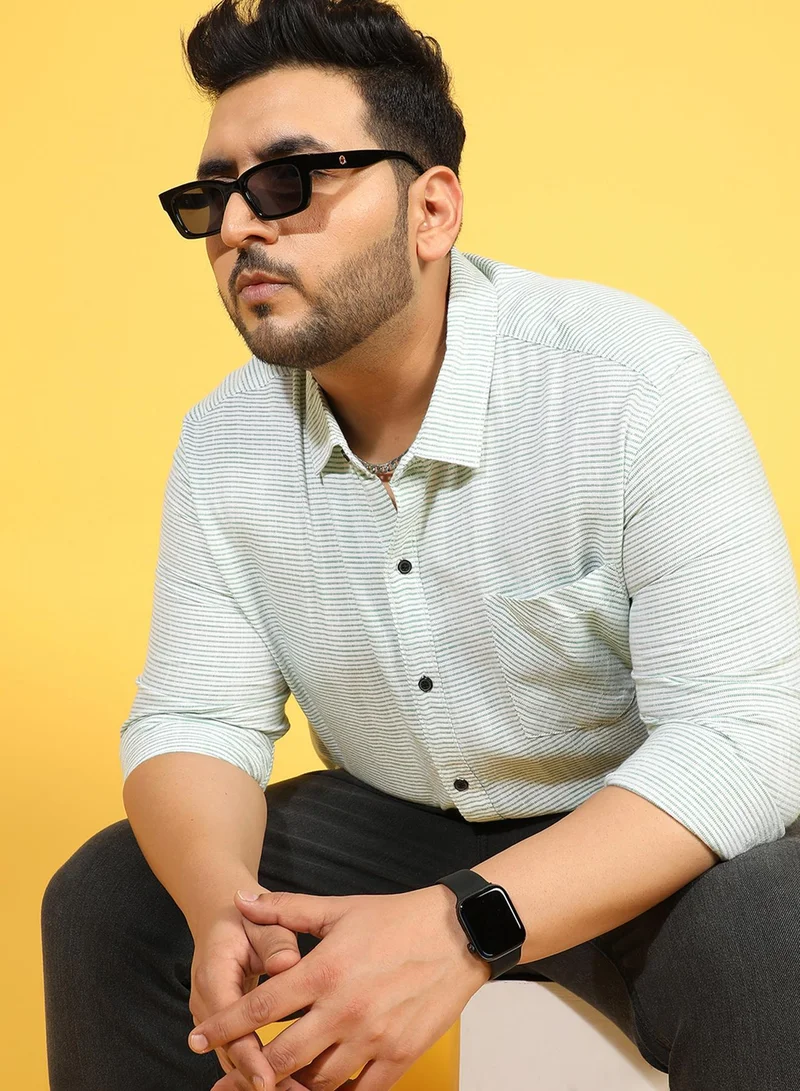انستافاب بلس قميص رجالي مخطط بالأبيض والأخضر بياقة ممتدة وأكمام طويلة