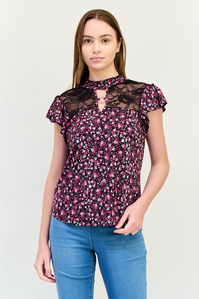 ADRIENNE VITTADINI بلوزة نسائية بأكمام قصيرة وياقة مزيفة، مطبوعة بأزهار، متعددة الألوان - Image 1