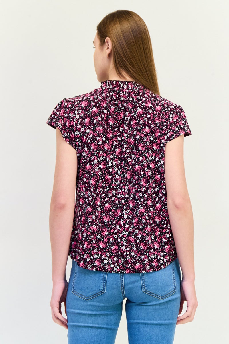 ADRIENNE VITTADINI بلوزة نسائية بأكمام قصيرة وياقة مزيفة، مطبوعة بأزهار، متعددة الألوان - Image 3