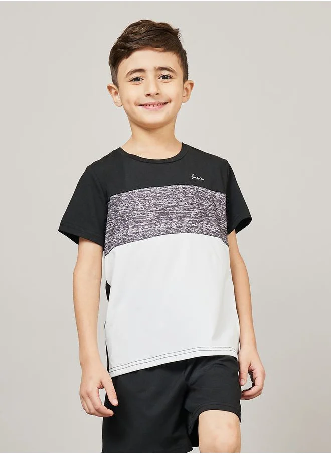 Styli Colorblock T-Shirt with Short Sleeves & Shorts Set