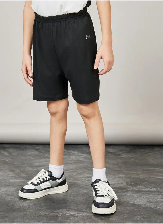 Styli Colorblock T-Shirt with Short Sleeves & Shorts Set