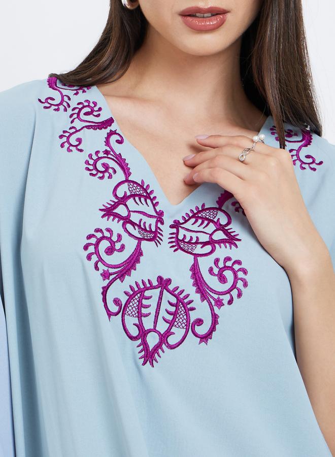 تايك تو قفطان أزرق بتفاصيل مطرزة - Image 3
