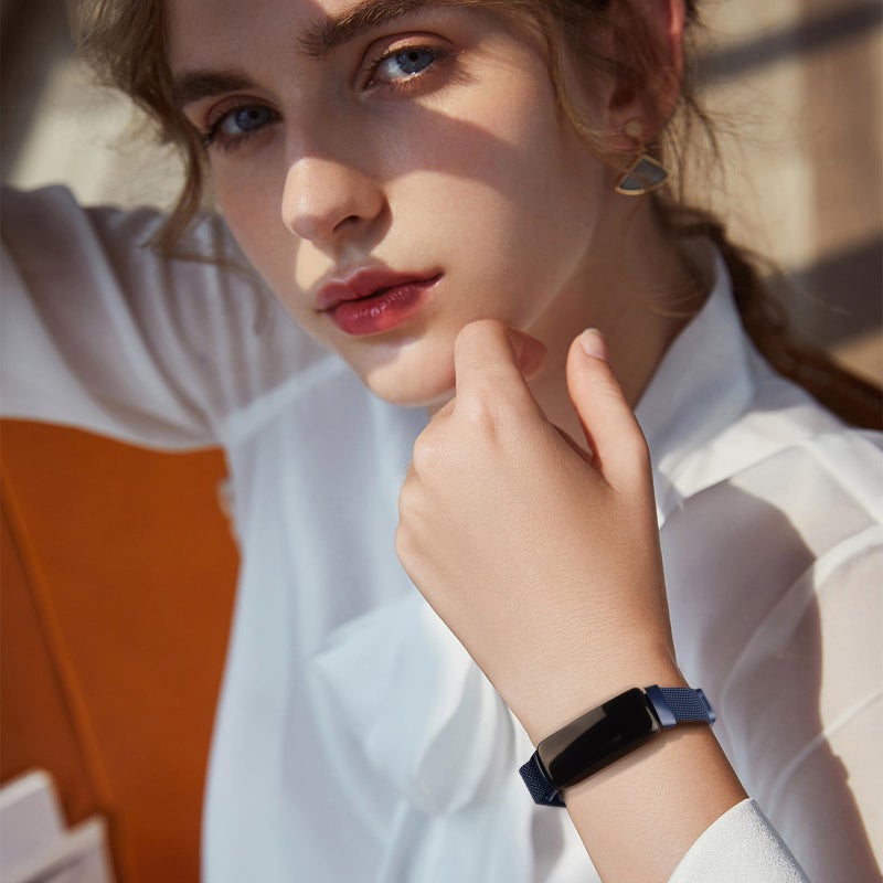 Vanjua فانجوا لأساور فيتبيت إنسباير 3 للنساء والرجال، سوار معصم قابل للتعديل من الفولاذ المقاوم للصدأ مع حلقة شبكية مغناطيسية بديلة متوافقة مع متتبع اللياقة البدنية فيتبيت إنسباير 3 (أزرق ياقوتي)  - Image 5