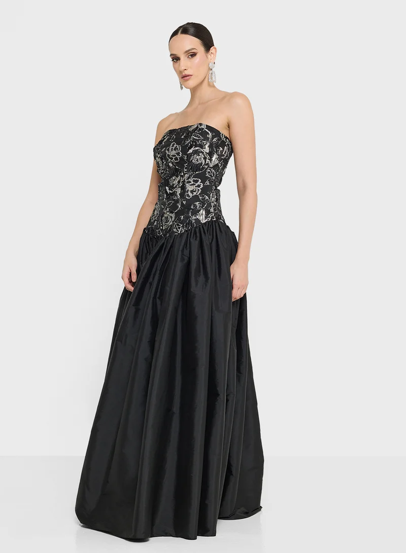 نمشي x Bandeau Ball Gown Dress With Princess Waist Detail