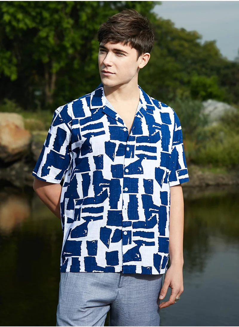 Campus Sutra Men's Electric Blue & Cream White Imprint Oversized Shirt