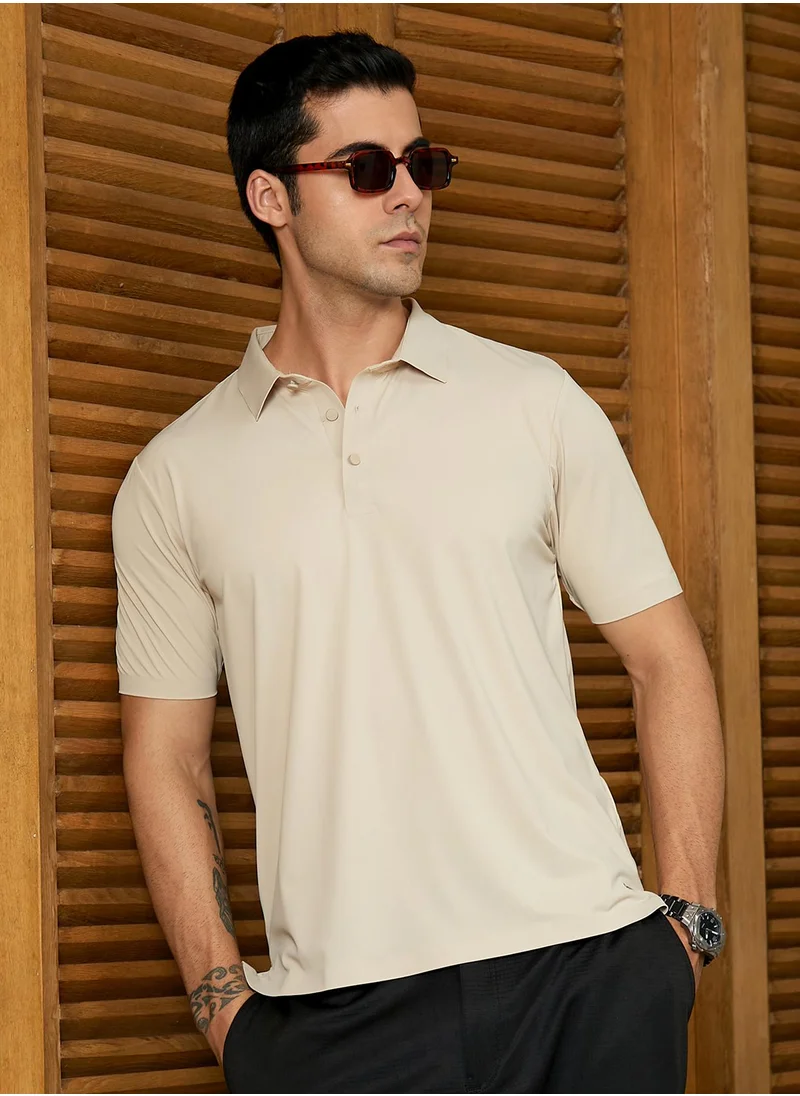 كامبوس سوترا Campus Sutra Men's Saltbox Beige Seamless Solid Polo T-Shirt For Casual Wear | Polo Neck | Short Regular Sleeves | Button Closure | T-Shirt Crafted With Comfort Fit For Everyday Wear