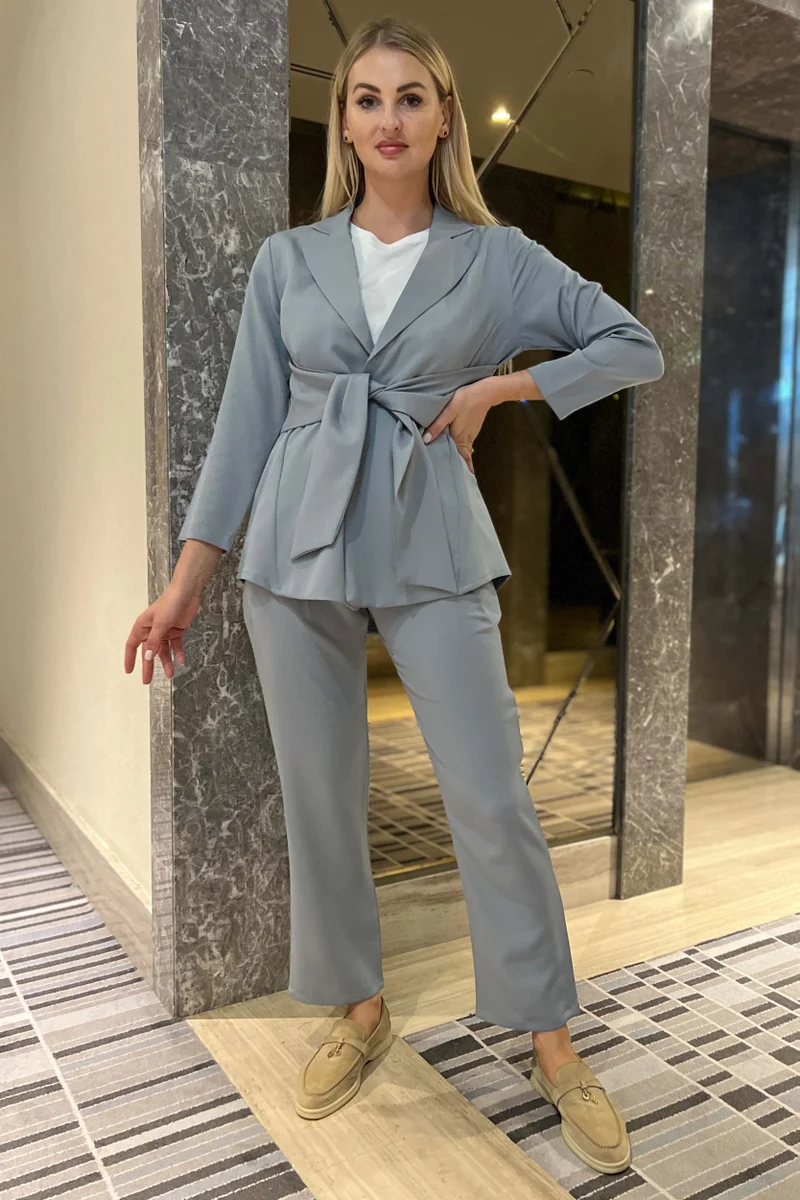 Moistreet Tie Detailed Barbie Crepe Fabric Blazer And Pants Set