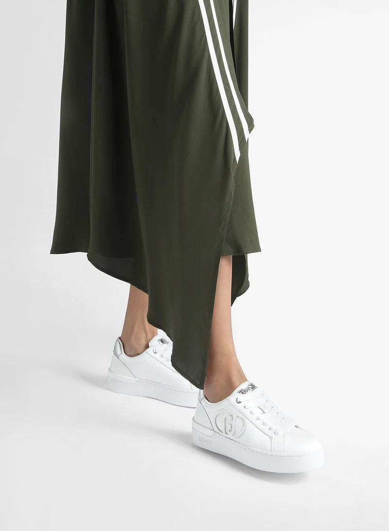 ليو جو أحذية رياضية جلدية بشعار كبير