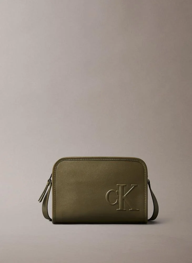 كالفن كلاين جينز حقيبة كروس بودي بشعار