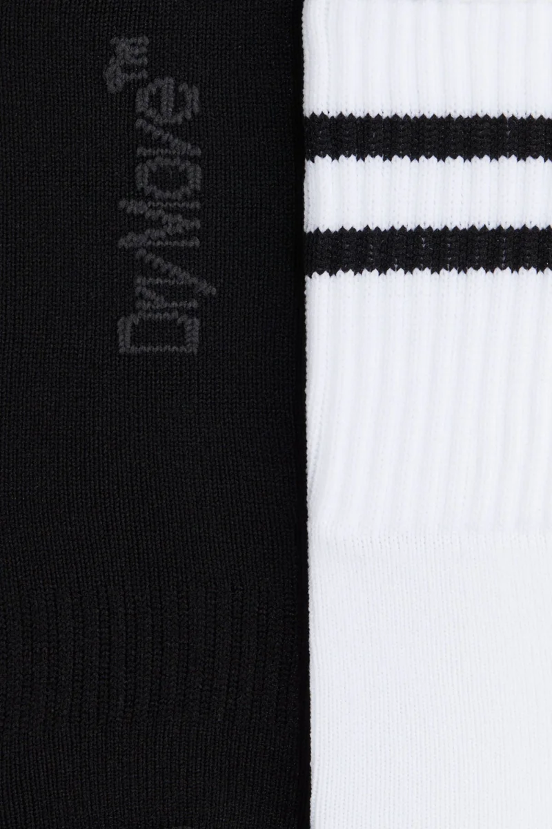 اتش اند ام جوارب لكرة القدم من نسيج دراي موف - عبوة من زوجين