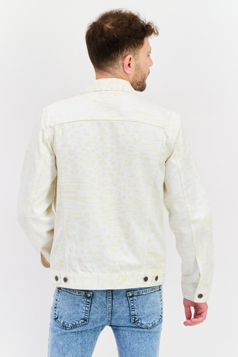 Wrangler جاكيت جينز للرجال بنقشة حيوانات، أبيض فاتح - Image 1
