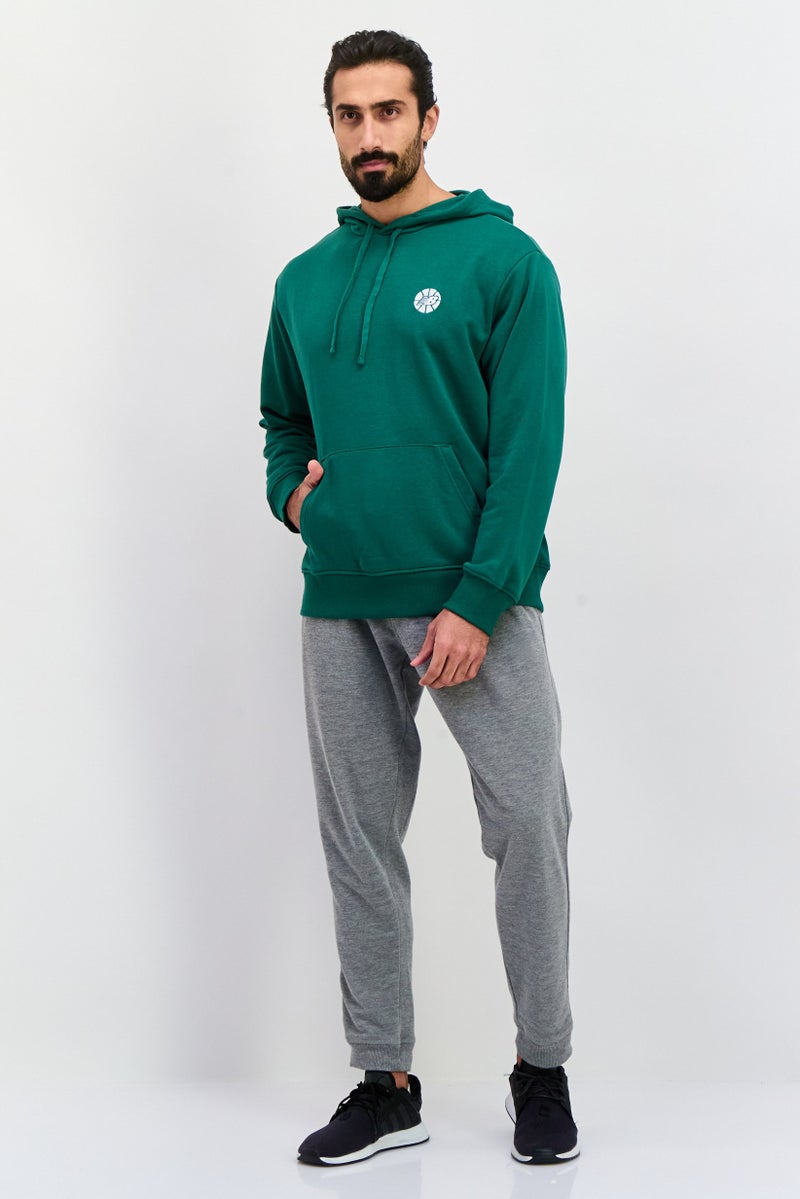 New Balance سويت شيرت رجالي بأكمام طويلة وقصة مريحة مع غطاء رأس، أخضر - Image 2