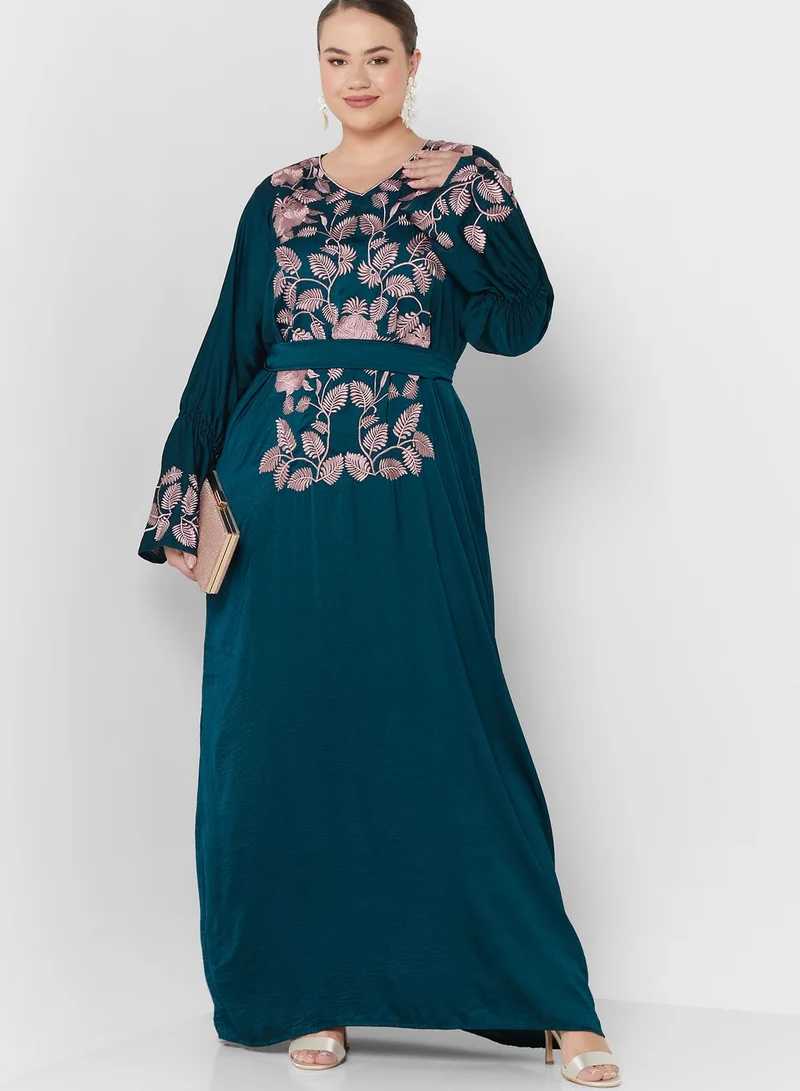 Hayas Closet Curve Embroidered Belted Jalabiya