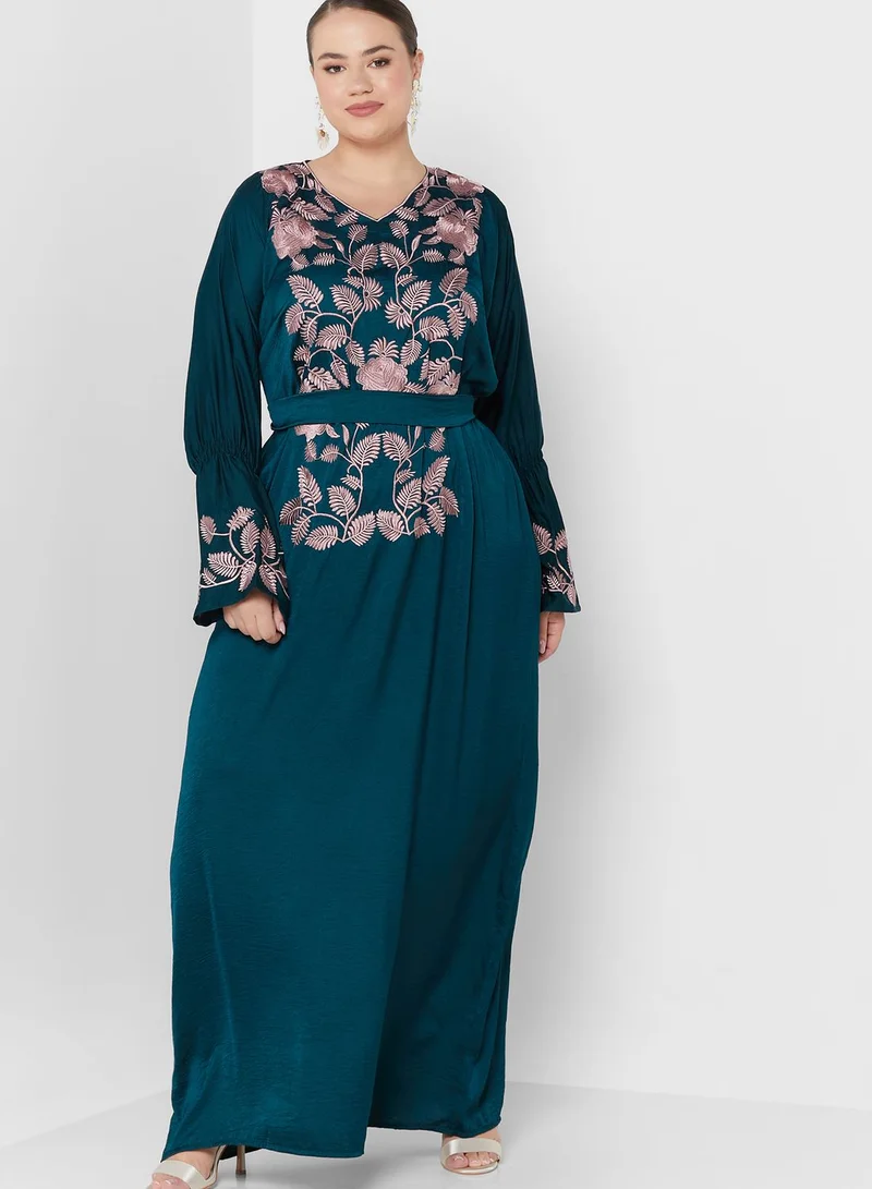 Hayas Closet Curve Embroidered Belted Jalabiya