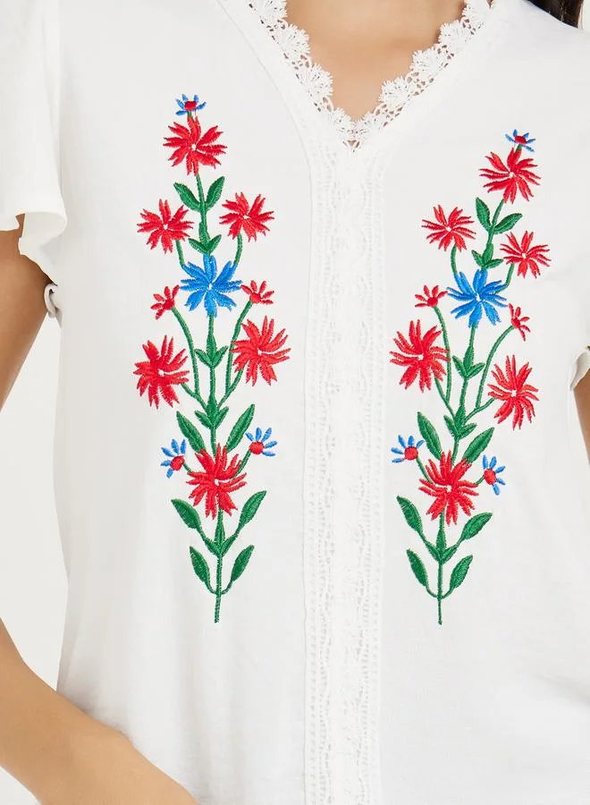 تايك تو Embroidery Detail Notched Neck Top