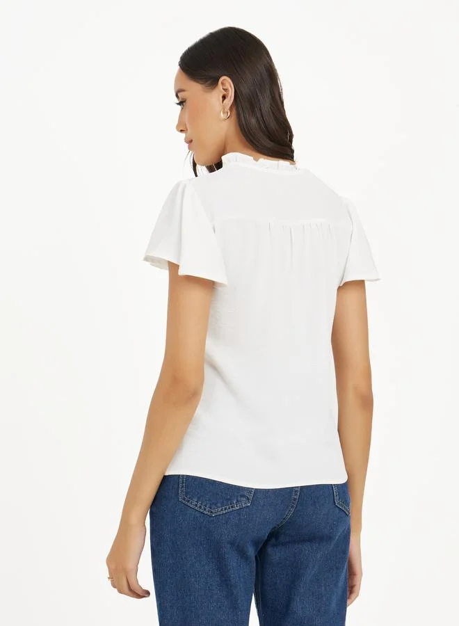 تايك تو Embroidery Detail Notched Neck Top