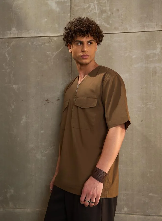 SASSAFRAS SASSAFRAS Solid V Neck Zip Front Poplin Relaxed Fit Shirt