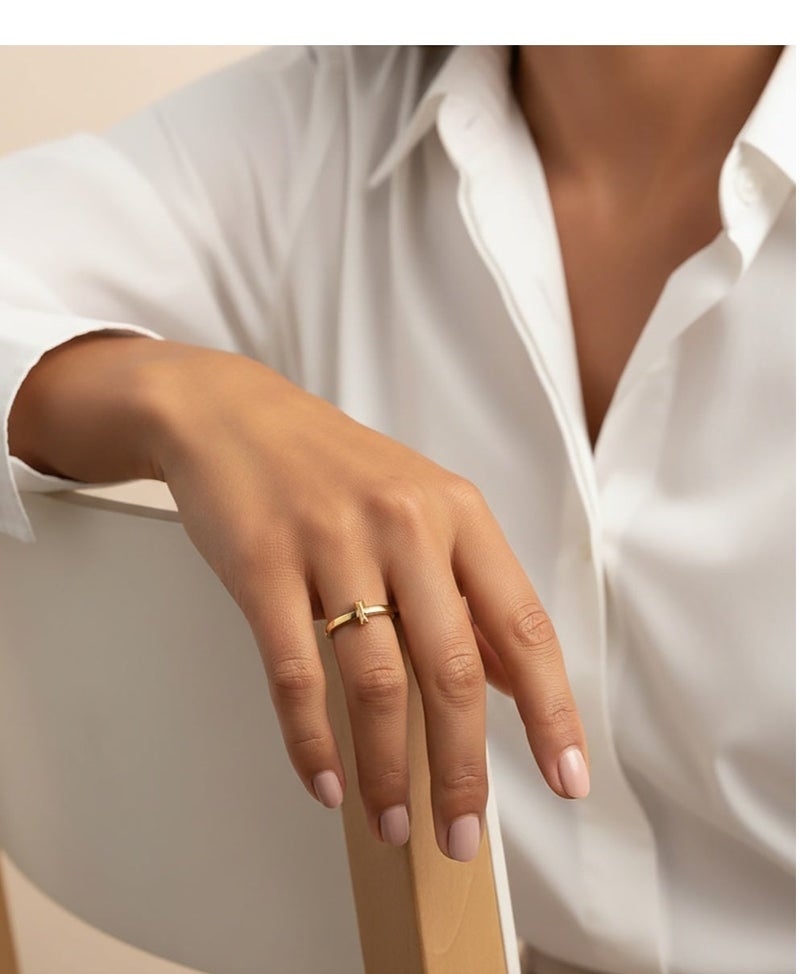 روبي آرت الذهب خاتم نسائي من الذهب الخالص عيار 18 قيراطًا، بلمسة نهائية فاخرة وتصميم أنيق، وزنه 1.66 جرام. - Image 2