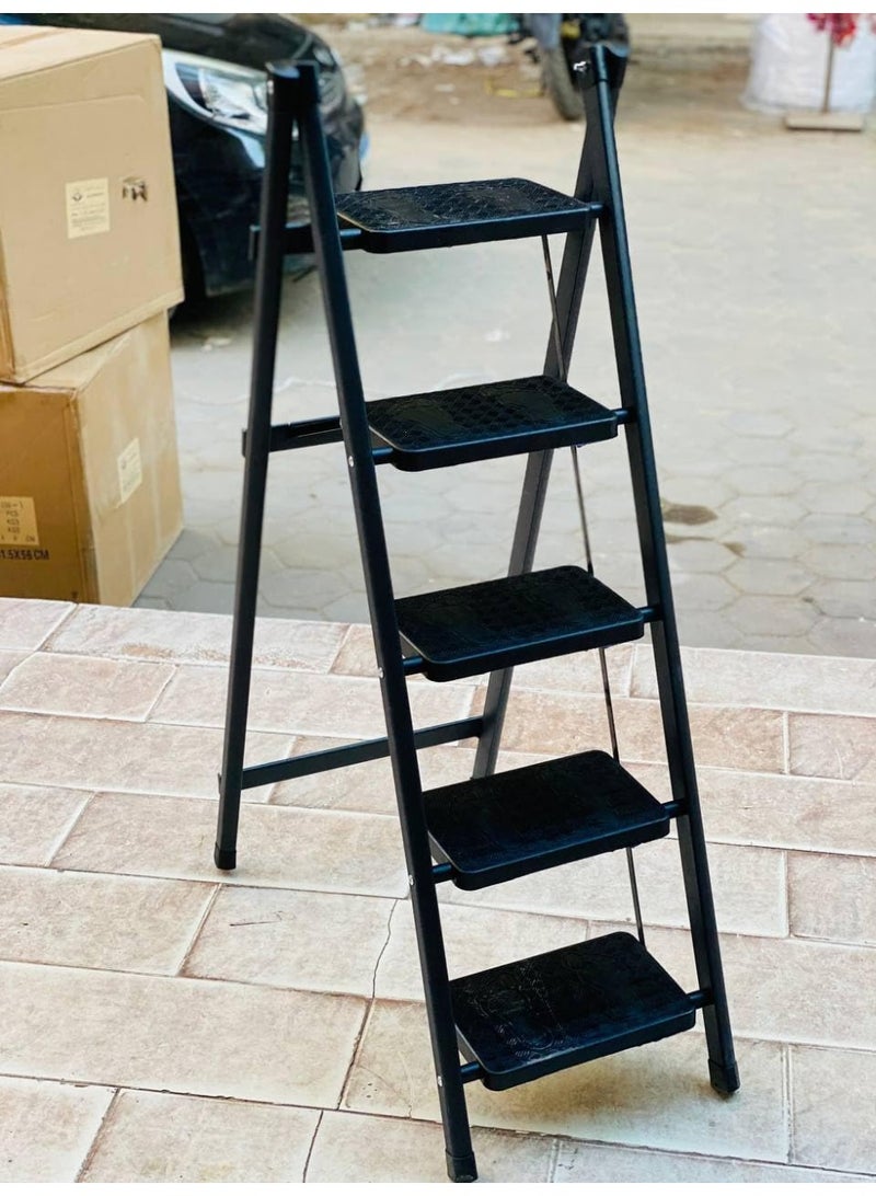 سلم معدني أسود بجودة عالية وتصميم مشترك بين المتانه، مثالي للتصميم الداخلي تتميز بأنها مصنوعة من معدن قوي مع تشطيب أسود فاخر من الفولاذ المقاوم للصدا k - Image 2