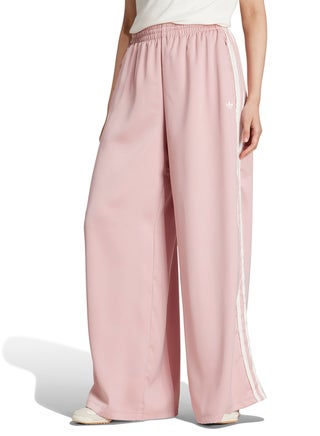 3-Stripe Ruffle Sweatpants - pzsku/Z17A71570C8D94DEC955BZ/45/1751137428/b6e9c956-7022-4374-a87c-7c61577da328