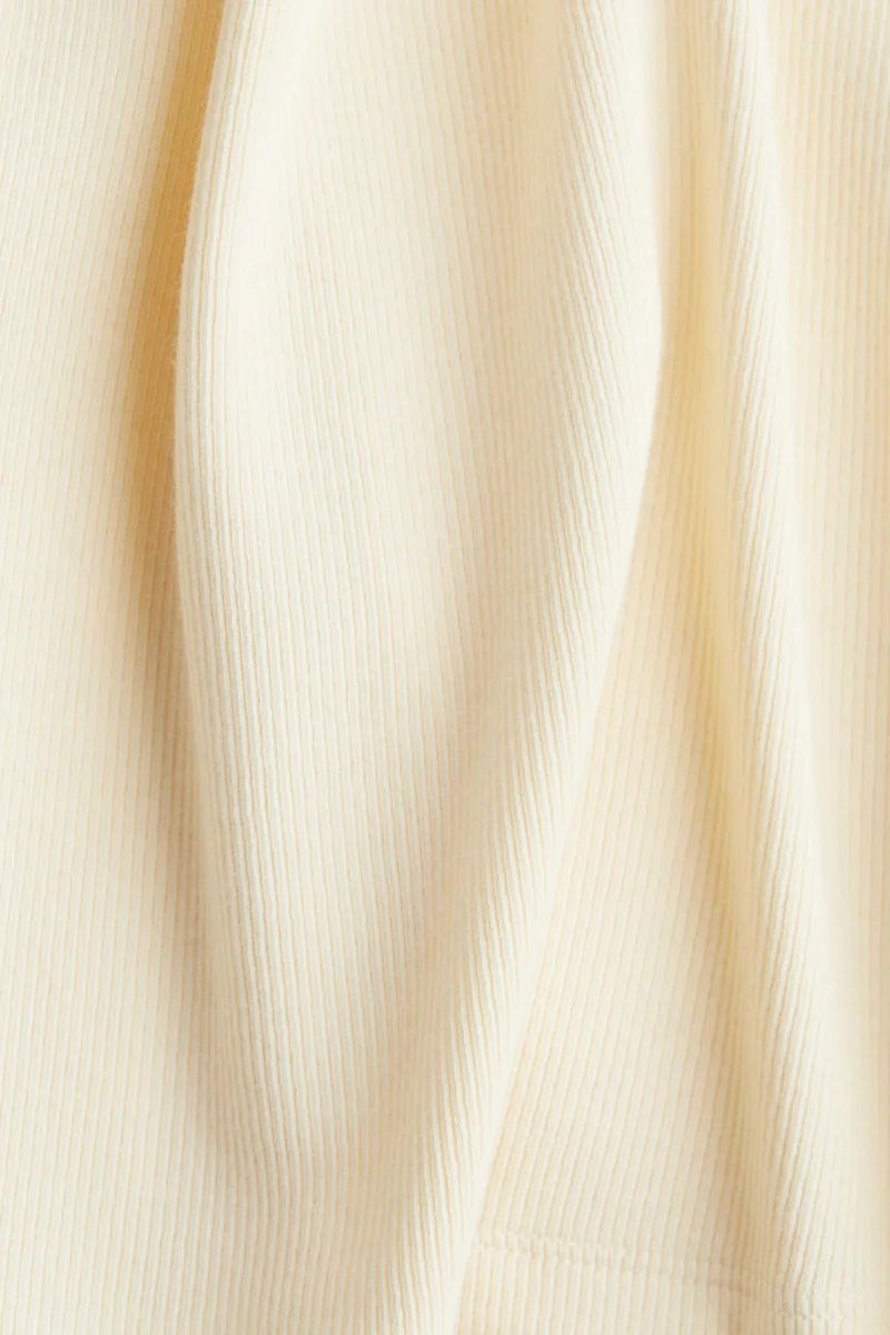 اتش اند ام سترة قصيرة بدون أكمام