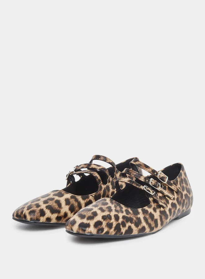 Styli Styli Leopard Print Buckle Strap Ballerina Shoes