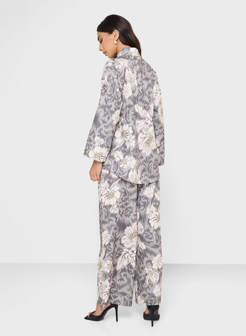 خزانة طقم قميص وبنطلون بطبعة زهور - Image 2